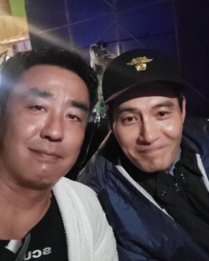 Ryu Seung-ryong Instagram - .

"다 가지고 떠났다."

(아들)바보,(딸)바보

#김성균 #박보경 #이해영 #김희원

4일간 수로격투씬

최강 무빙스태프들👍

@disneypluskr