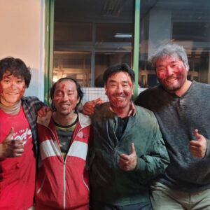 Ryu Seung-ryong Instagram - .
ㆍ
.
ㆍ용기를 내세요!
 생각보다 벽은 얇습니다.

ㆍ<무빙>이 여러분에게
 "쓸모"이였길 바랍니다 🙏 

ㆍ이유가 있는 각자의 삶을
  응원합니다.

Be brave!
The walls are thinner than I thought

I hope <Moving> can “add value” to your life 🙏

Every soul has its own purpose in life. I'm here rooting for yours.

 #moving  @disneypluskr
