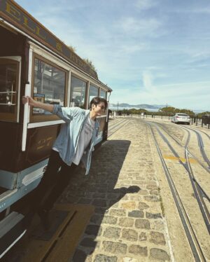 Ryu Soo-young Instagram - #cablecar 
#sanfrancisco