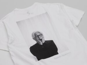 Ryuichi Sakamoto Instagram - Ryuichi Sakamoto “12” T-shirts May edition 
On the 28th of every month, commmons will start accepting orders for “12” T-shirts.
The “RS” logo will be quietly printed near the heart on the inner front side. Ryuichi Sakamoto’s name and the month number will be printed on the inner back side of the T-shirt. The T-shirt will also display a large print of Sakamoto, selected from Sakamoto’s archive.

Due to the large number of overseas orders, we will split the order start time into two slots to accommodate time differences. Orders for the May edition will begin on May 28th.

Order acceptance open:
① May 28th (Tuesday) 12:00~ (JST)
② May 28th (Tuesday) 24:00~ (JST)
*To better accommodate time differences, we have set a limit on the number of orders accepted per session.
 
Order acceptance close:
June 3rd (Monday) 18:00 (JST)

Website for orders:
https://commmonsmart.com/pages/ryuichi_sakamoto_12_tshirts
*We will stop accepting orders if the quantity exceeds the limit.
*It is expected to arrive in early to mid-July.

 

#坂本龍一「12」 T-shirts 5月バージョン受注開始のお知らせ

坂本龍一の月命日である毎月28日に受注開始する「12」T-shirts。
アーカイブから選んだ1枚の写真を使用し、12か月連続で年間12種類のTシャツをお届けします。T-shirtsのフロントには心臓の横あたりにひっそりとRSロゴを裏プリントし、バックには月のナンバーとRyuichi Sakamotoの名前を裏プリント。名前の上には坂本龍一アーカイブから坂本の画像1枚が大きくプリントされています。 

このT-shirts の5月バージョンの受注受付を5月28日からスタートいたします。
海外からお申込みのご希望を多数いただくため、受付開始時間を2回に分けることで時差に対応させていただきます。

受注受付開始：
①5月28日（火）12:00～ (JST)
②5月28日（火）24:00～ (JST)
＊時差への対応のため、各回ごとに受付可能数の上限を設定しております。
 
受注受付終了；
６月３日（月）18:00 (JST)

https://commmonsmart.com/pages/ryuichi_sakamoto_12_tshirts

＊受注受付期間中であっても上限数へ達し次第、販売を終了いたします。
＊お手元に届くのは7月上旬～中旬を予定しております。

#坂本龍一
#ryuichisakamoto
#skmtnews