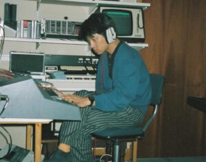 Ryuichi Sakamoto Instagram - SKMT | dig

In August 1986, Ryuichi had three short weeks at The Wool Hall Studio in England to write and produce Virginia Astley’s album, “Hope In A Darkened Heart.” Ryuichi performed and recorded the base instrumentals for six tracks on the album. 

The backing track for ‘Some Small Hope’ was sequenced on the Fairlight 3, the synth pad from the Prophet 5, and the ‘woodwind’ (shakuhachi flute) sections originating from the Emulator II. Additionally, Ryuichi scratched the strings of the piano with his fingers in the studio, captured by engineer Tony Phillips, and included in the final mix.

Ryuichi’s equipment:
Emulator II, Fairlight 3 (with Fairlight 1 sounds disc), Prophet 5, AKAI S-900, Yamaha DX7-2, Computer.

Listen to the full album via link in bio.

1, 2 - Photo by Ryuichi Sakamoto 
3, 4 - Photo by Masaki Sekijima
From Sessions at The Wood Hall Studio, England

Sources:
Virginia Astley website
https://www.virginiaastley.com/disc/albums/html/hope.html

David Nibloe’s interview with Masaki Sekijima, 2019
https://sylvianvista.com/2019/10/11/some-small-hope/

#skmtnews 
#ryuichisakamoto 
#坂本龍一
#SKMTDIG
#virginiaastley 
#hopeinadarkenedheart