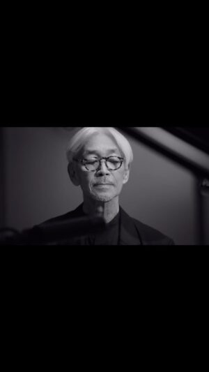 Ryuichi Sakamoto Instagram - re-post • @commmons_official Ryuichi Sakamoto | Opus

4/26(金)109シネマズプレミアム新宿にて先行公開、
5/10(金)全国公開が決定

昨年の3月に逝去した音楽家 坂本龍一。闘病生活を続けていた彼が最後の力を振り絞り演奏したソロ・コンサート。2022年9月、東京のNHK 509スタジオで行われた撮影に、坂本のためにカスタムメイドされ、長年コンサートで愛用したヤマハのグランドピアノだけで臨みました。「Merry Christmas Mr. Lawrence」、2023年に発表された最後のアルバム「12」からの曲、初めてピアノ・ソロで演奏された「Tong Poo」まで、自身が選曲した20曲から構成。ボーダーを越え活動を続けた坂本の軌跡を辿る曲目、鍵盤を奏でる指と音楽家の息遣い、その人生が刻みこまれた手。坂本が全面的に信頼を寄せた監督と撮影クルーたちが入念に撮影プランを練り上げ、親密かつ厳密な、世界でひとつしかない宝物のような映画空間を生み出しています。坂本自身がアプルーブし、入念なポストプロダクションを経て完成した、坂本の最初で最後の長編コンサート映画です。」

先行公開を行う１０９シネマズプレミアム新宿は坂本龍一自らが音響監修を務めたシアター音響「SAION -SR EDITION-」を備える映画館。5/10の公開後も優れた音響設備を持つ映画館での上映 を予定しています。
是非ご期待ください！

『Ryuichi Sakamoto | Opus』　
・Lack of Love
・BB
・Andata
・Solitude
・for Johann
・Aubade2020
・Ichimei- small happiness
・Mizu no Naka no Bagatelle
・Bibo no Aozora
・Aqua
・Tong Poo
・The Wuthering Heights
・20220302 - sarabande
・The Sheltering Sky
・20180219 (w/prepared piano)
・The Last Emperor
・Trioon
・Happy End
・Merry Christmas Mr.Lawrence
・Opus - ending
 
#坂本龍一
#ryuichisakamoto
#Opus
#skmt_OPUS
@skmtgram