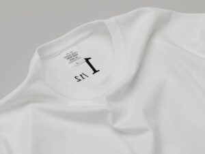 Ryuichi Sakamoto Instagram - Ryuichi Sakamoto "12" T-shirts
 
Since Ryuichi Sakamoto's passing, there has been a high demand for Ryuichi Sakamoto T-shirts from fans around the world.  
There is a lot of "pirate/bootleg" merchandise on the internet containing misinformation and copyrighted images. Some staff members close to Sakamoto even purchased unofficial T-shirts, wanting to wear Sakamoto's photo while simultaneously wondering if they could be illegal products. 
 
In response to the many requests, we have decided to release “12” T-shirt editions, each with one of Sakamoto's photos from his archives, limited to 120 T-shirts per month throughout the year. 
 
The "RS" logo will be quietly printed near the heart on the inner front side. Ryuichi Sakamoto's name and the month number will be printed on the inner back side of the T-shirt. The T-shirt will also display a large print of Sakamoto.  We hope you enjoy the T-shirts in the spirit of carrying Ryuichi.
 
Please note before considering your purchase, the position of the inner printings may be shifted due to differences in the unique printing method.  T-shirts will be available on a first-come, first-served basis, limited to 120 at commmonsmart on January 28 at 6:00 p.m.(JST)

A portion of the proceeds from the sales of this T-shirt will be donated to "TREES FOR SAKAMOTO", a platform for tree planting. 
 坂本龍一「12」 T-shirts
 
月命日である毎月28日に坂本龍一 「12」T-shirtsを販売します。 
 
坂本龍一が亡くなって以降、世界各地のファンから「教授の写真がプリントされたT-shirtsが欲しい。」とのリクエストが数多く寄せられました。ネットを検索すると画像を無断使用した「海賊版T-shirts」が多く散見されたり・・・。 
近しい立場にいるスタッフも「違法かしら？」と思いつつ、「教授のT-shirtsが着たい」とそんなT-shirtsを購入していたケースも。 そのような多くのリクエストにお応えし、毎月アーカイブから選んだ1枚の写真を使用し、12か月連続で年間12種類のTシャツ を発売することにいたしました。 
 
 T-shirtsのフロントには心臓の横あたりにひっそりとRSロゴを裏プリント。バックには月のナンバーとRyuichi Sakamotoの名前を裏プリントし 、そこに坂本龍一アーカイブより選りすぐりの教授画像1枚が大きく上部にプリントされています。 「坂本龍一を背負う」ということで着用いただけたら幸いです。 

1月28日18時より、commmonsmartにて120枚限定で先着販売です。
 
尚、裏プリントは特殊印刷により個体差が生じるためプリント位置がずれる場合がございます。 あらかじめご了承のうえ購入をご検討ください。
 
■坂本龍一 「12」T-shirts
2024年1月28日18時より先着販売
PRICE(tax in)：¥7,700
MATERIAL：100% cotton
COUNTRY OF ORIGIN　Body：CHINA / Print：JAPAN
SIZE：M/L/XL

※ このTシャツの売上の一部は、植林のためのプラットフォーム『TREES FOR SAKAMOTO』　@trees_for_skmt に寄付されます。

#坂本龍一
#ryuichisakamoto
#skmtnews
@skmtgram