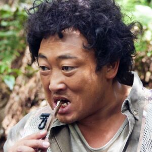 Ryuji Akiyama Instagram - 6月29日は国際熱帯デー。

森林マイスターにして元「金沢Zooダ！」副園長のジャングルコンダクター、ヒロ・ハスダ。

豊かな自然があふれる離島ルンダスに移住し、森林ガイドを営んでいるというのは有名な話。

俳優の和知龍範さんの番組『万国！ 島ビュッフェ』も日本から取材に来るという。

では、離島ルンダスでは何がおいしいと語っているでしょう?!

答えは明日の投稿の最後で!
※昨日のクイズの答え→「セーヌおしゃれコレクション」

#クリエイターズファイル
#ヒロハスダ
#森林
#ジャングル
#クリエイター
#クリエイティブ
#写真日記
#日記
#記念日
#ダイアリー
#クイズ
#サプライズ
#netflix
#毎日投稿
#ロバート秋山
#お笑い好き