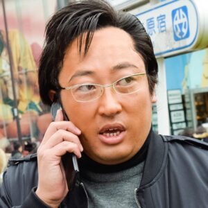 Ryuji Akiyama Instagram - 6月4日は虫の日。

プロスカウトマンの荒井裕二郎。

「パイロットをスカウトしたこともある。地上からだとなかなか声は届かないけど、プロである以上可能性があるかぎり声はかけるべきだと思う。もっといえば、人間だけをスカウトしているわけじゃない。植え込みにいる虫だって、なんか感じるものがあればスカウトするよ。」と語っているのは有名な話。

荒井は、プロスカウトとは下品に言うと“ナンパ師”だという。
では、上品に言うと何だと語っているでしょう?!

答えは明日の投稿の最後で!
※昨日のクイズの答え→「噓だろ、そんなに根こそぎ持ってくのか!」

#クリエイターズファイル
#荒井裕二郎
#スカウト
#クリエイター
#クリエイティブ
#写真日記
#日記
#記念日
#ダイアリー
#クイズ
#サプライズ
#netflix
#毎日投稿
#ロバート秋山
#お笑い好き