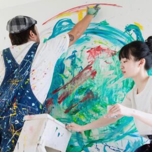 Ryuji Akiyama Instagram - 5月4日はみどりの日。

自由奔放なイマジネーションを描き出すペイント・アーティストHACCHO。

写真2枚目は、温暖化する地球に日傘を描くHACCHO。
描くテーマはすべてその直前に決めるというというのは有名な話。

ではHACCHOが、絵に対しておこなうコミュニケーションとは何でしょう⁈

答えは明日の投稿の最後で!
※昨日のクイズの答え→「原宿の管理人」

#クリエイターズファイル
#haccho
#ペイント
#アーティスト
#クリエイター
#クリエイティブ
#写真日記
#日記
#記念日
#ダイアリー
#クイズ
#サプライズ
#netflix
#毎日投稿
#ロバート秋山
#お笑い好き