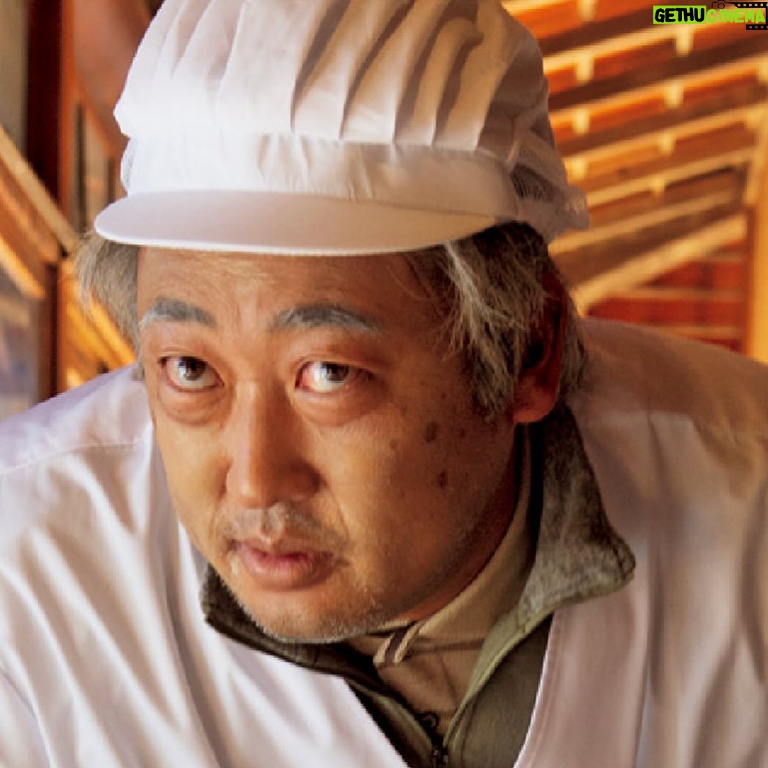 Ryuji Akiyama - 7.9K Likes - 5月25日は食堂車の日。
人里離れた山奥の秘境にぽつんと佇む古民家で、人々をとりこにする名物を作るのは、御年91歳「けんぺいじいちゃん」こと、米森健平。
“幻の逸品”と話題の名物を求め、県外からたくさんの人が足を運ぶというのは有名な話。
では、その名物おやつの名前は何でしょう?!
答えは明日の投稿の最後で!
※昨日のクイズの答え→「グラミティカルテープ」
#クリエイターズファイル
#米森健平
#名物
#幻
#クリエイター
#クリエイティブ
#写真日記
#日記
#記念日
#ダイアリー
#クイズ
#サプライズ
#netflix
#毎日投稿
#ロバート秋山
#お笑い好き
