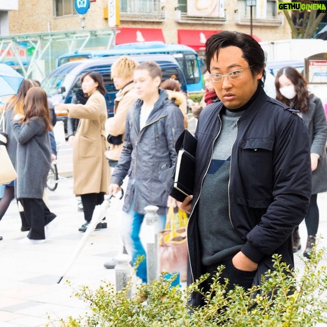 Ryuji Akiyama - 8.6K Likes - 6月4日は虫の日。
プロスカウトマンの荒井裕二郎。
「パイロットをスカウトしたこともある。地上からだとなかなか声は届かないけど、プロである以上可能性があるかぎり声はかけるべきだと思う。もっといえば、人間だけをスカウトしているわけじゃない。植え込みにいる虫だって、なんか感じるものがあればスカウトするよ。」と語っているのは有名な話。
荒井は、プロスカウトとは下品に言うと“ナンパ師”だという。
では、上品に言うと何だと語っているでしょう?!
答えは明日の投稿の最後で!
※昨日のクイズの答え→「噓だろ、そんなに根こそぎ持ってくのか!」
#クリエイターズファイル
#荒井裕二郎
#スカウト
#クリエイター
#クリエイティブ
#写真日記
#日記
#記念日
#ダイアリー
#クイズ
#サプライズ
#netflix
#毎日投稿
#ロバート秋山
#お笑い好き