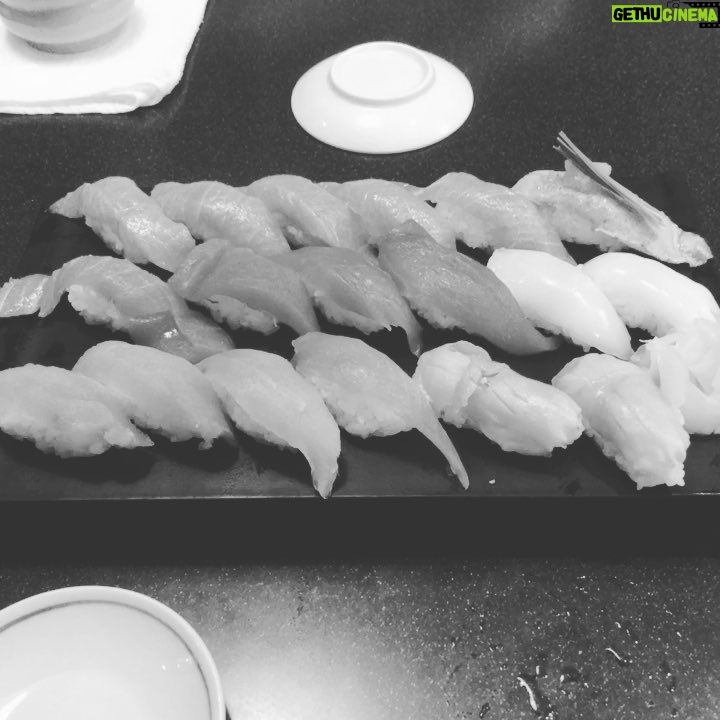 Ryuji Sato - 13.3K Likes - いざ、決戦の地へ。
#他のメンバーは
#来られませんでした
#寝起き10分
#やっぱ出国前は
#すし
#単騎出陣
#アジアツアー
#頑張ります