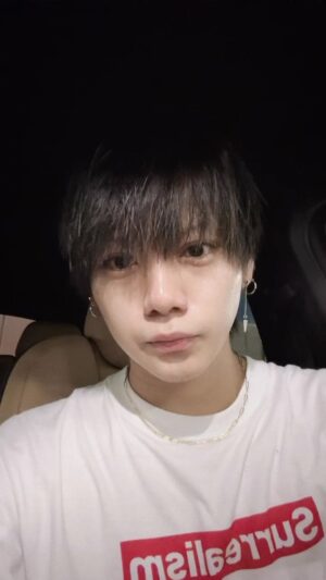 Ryuji Sato Instagram - 爆笑確定渾身の超絶面白小話が出来たので動画を撮影した佐藤。

なんかもっと動画を盛り上げる方法が無いかと模索した結果、音楽を足すことが出来ると気づいた佐藤。

足した結果、バカデカボリュームにより会話が1つも聴こえなくなった佐藤の動画。

これはこれで面白いと思い投稿する佐藤。

#佐藤
#流司
#砂糖
#SATO
#さとう
#サトウ
#里帰り
#さっと湯通し
#さっと湯通ししておひたしなどで食します
#サトーココノカドー
#SATURDAY
#サイパン旅行
#サシでやろうや
#ハッシュタグの使い方間違えすぎ