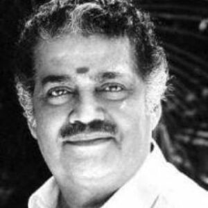 S. P. Balasubramaniam Instagram - சிறந்த பாடகர், நடிகர், அதைவிட சிறந்த மனிதர், ஏ. எல். ராகவன் அண்ணா அமரரானார். என்ன கொடுமை! கடைசி பார்வைக்குக்கூட அதிர்ஷ்டமில்லாம போச்சு இந்த லாக்டவுன்ல.
அவருக்கு எப்படியாவது ராயல்டி கிடைக்கணுமுன்னு ரொம்ப முயற்சி செய்தேன். அவருக்கு அப்பாஸ் கல்சுரல் மூலமா ஒரு பாராட்டுவிழா நடத்த திட்டமிட்டோம். திரு இளையராஜா அவர்களும் கலந்து கொள்ள அங்கீகரித்தார். இடையில் கொரோனா விபத்து. அவருக்கு கொடுத்த இந்த இரண்டு வார்த்தை நிறைவேற்ற என்னால் முடியவில்லை என்ற ஏமாற்றம் என் வாழ்நாள் வரைக்கும் என்னை உறுத்தும்.
அண்ணிக்கும் மற்ற குடும்பத்தாருக்கும் என் ஆழ்ந்த அனுதாபம் தெரிவிக்கிறேன்.
LONG LIVE A.L.R.🙏🪔
#abbaskarthik #Alraghavan