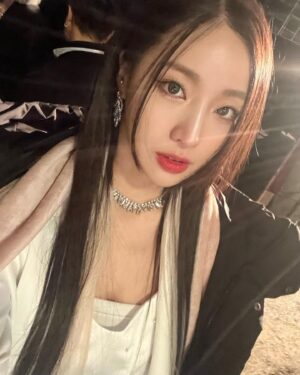 SAEBOM Instagram - 전부 다른 메이크업들 🤪

@makeup.eunjin 금손쌤 작품과
내가한  #selfmakeup 💄