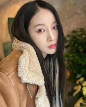 SAEBOM Instagram - 전부 다른 메이크업들 🤪

@makeup.eunjin 금손쌤 작품과
내가한  #selfmakeup 💄
