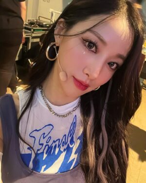 SAEBOM Instagram - 전부 다른 메이크업들 🤪

@makeup.eunjin 금손쌤 작품과
내가한  #selfmakeup 💄