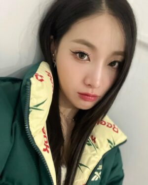 SAEBOM Instagram - 전부 다른 메이크업들 🤪

@makeup.eunjin 금손쌤 작품과
내가한  #selfmakeup 💄