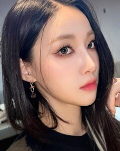 Actress SAEBOM HD Instagram Photos and Wallpapers December 2022