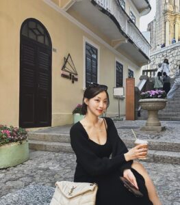 Actress SAEBOM HD Instagram Photos and Wallpapers June 2024