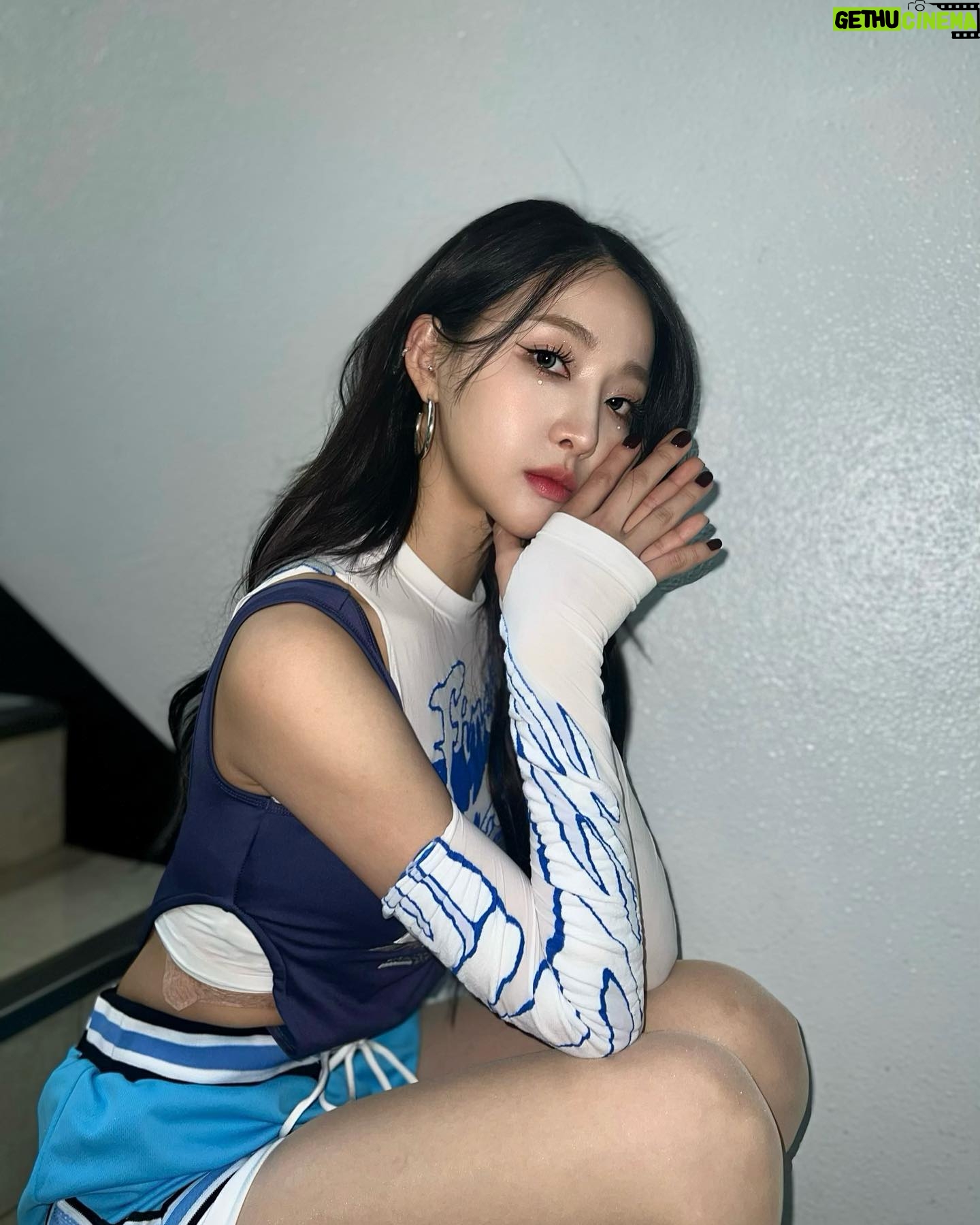 SAEBOM - 3.6K Likes - @xxjx_xixx
@heewon_beauty
@nailyume
@makeup.eunjin