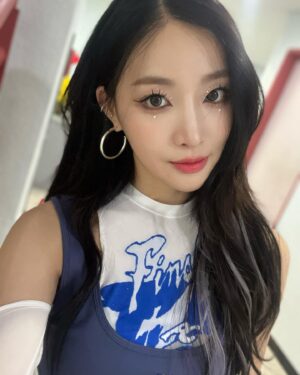 SAEBOM Instagram - @xxjx_xixx 
@heewon_beauty 
@nailyume 
@makeup.eunjin