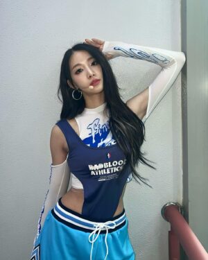 SAEBOM Instagram - @xxjx_xixx 
@heewon_beauty 
@nailyume 
@makeup.eunjin