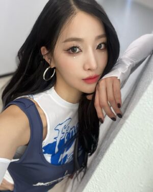 SAEBOM Instagram - @xxjx_xixx 
@heewon_beauty 
@nailyume 
@makeup.eunjin