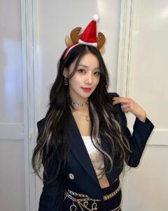 Actress SAEBOM HD Instagram Photos and Wallpapers December 2022