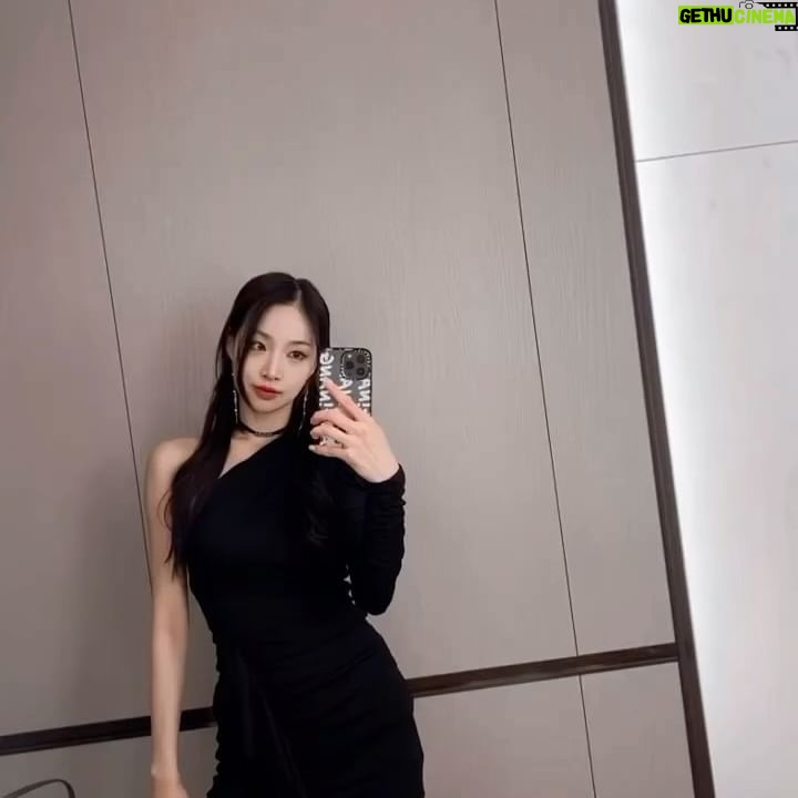 SAEBOM - 3.2K Likes - 너무 힘들었던 2023년 잘가
앞으로는 꼭 좋은 일만 있으면 좋겠어
#goodbye2023 #welcome2024