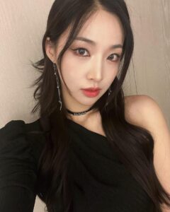 Actress SAEBOM HD Instagram Photos and Wallpapers December 2023