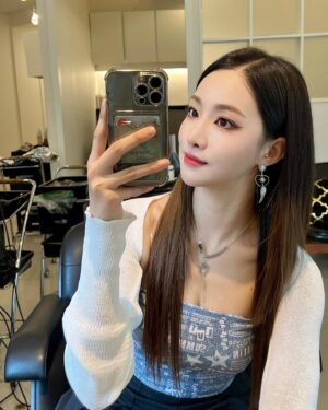 SAEBOM Instagram - 항상 가면 기분좋아지는 샵😝

@heewon_w 
@makeup.eunjin