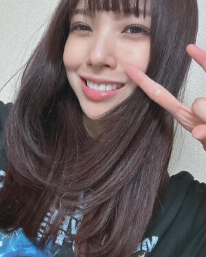 SAKI Instagram - 今更ですがたくさんのお誕生日お祝いを皆様ありがとうございました！
本当に幸せでありがたいです｡ﾟ(ﾟ´ω`ﾟ)ﾟ｡
今年はLike〜an〜Angelのリハーサルがあり、皆さんに演奏して貰うというとても素敵な思い出になりました🥹✨
なんとRec音源も頂いちゃったので、大切に保存しておきます😭❤️

Twitterにも書きましたがとにかく自分のスタイルと違う演奏をひたすらコピーしていたので、
ピラティスもちょっと中断してずーっと真剣に取り組みました。
辛かったけれども、同時にとても楽しかったです｡ﾟ(ﾟ´ω`ﾟ)ﾟ｡

もっともっとギタリストとしてたくさんお仕事がしたい！と思いました。
これからも頑張って行きますね💪

Thank you for the birthday messages!!

#nemophila_band #marysblood 
#likeanangel