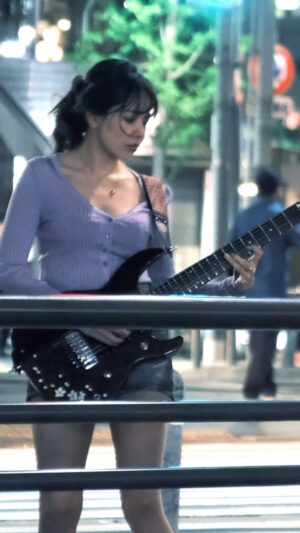 SAKI Instagram - I played a solo to 'Idol/YOASOBI'.

#idol #YOASOBI #guitar #guitarcover #guitarsolo
#femaleguitarist #Japansemetal