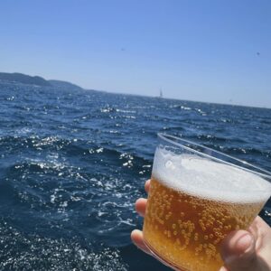 SAKI Instagram - 最近父親にセーリングに連れて行かれます⛵️
皆で料理持ち寄ったりしてヨットの上で食べたり飲んだりしながらだらだらするのです⛵️

天気が良くて富士山凄く綺麗に見えて良かったー！
酔い止めも効いて船酔いしなかったし😆

#sailing #mtfuji