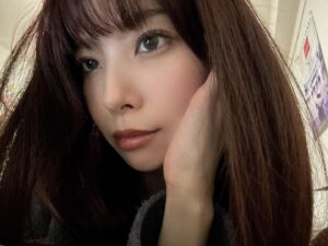 SAKI Instagram - 最近色々頑張っている🤸‍♀️🏋️‍♀️💃
去年の8月からなんだかんだ9kgも落とせたのは、
間違いなくなかやまきんに君のおかげなので、
皆もきんに君を崇め奉ってください。笑

というかダイエットしたいなという方は、
きんに君のサブチャンネルの栄養の話と、
本チャンネルのエクササイズをやるだけで本当に痩せると思います。
無料ですよ。

なので私はお礼の意味も込めてプロテインはきんに君のプロデュースブランドを購入しています。
人工甘味料無しでも美味しいです🥺

年末あたりにあまりに筋肉付きすぎてゴツくなったので、一旦筋トレはやめて、
有酸素だけに切り替えましたが、
それでもその後もゆるやかに痩せていけたので、有酸素は偉大🤞

脂肪が粗方いなくなってきたので、
筋トレ再開してマシンピラティスも始めました。
筋トレは週2でパーソナルも行ってたし、しんどいけどなんとかやれますね。

意外とマシンピラティスがやばいです。
これは結構お勧め🙆‍♀️
体幹がしっかりしてないと続けられないのだ。
頑張って鍛えるぞ。

　

まあ、なんのかんの色々あるけど自分にお金と時間がかけられる内に頑張ろーと思っているんです🥺
これから、皆がへぇー！って思うようなお仕事もあると思うので、
しっかり色々やっていくます。

そんなこんなで特に何、
ということはないのだが、
あまりにInstagram更新する癖がついてないので、
こういうことを書きながら、
更新頻度をなるべくあげたいなと思った次第。
いつも三日坊主。笑

#diet #なかやまきんに君 #nemophila_band #nemophilasaki