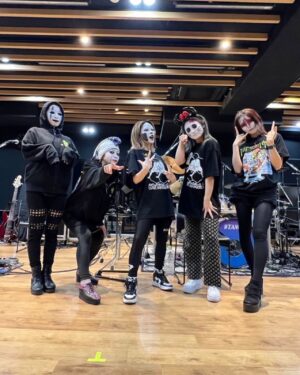 SAKI Instagram - インスタライヴのご視聴ありがとうございました！
楽しかったです🤣

"RISE"と"DISSENSION"を演奏しました🎸

11/10からのツアーもよろしくお願いします👍

Thank you for watching the streaming👍
See you on tour!
#nemophila_band