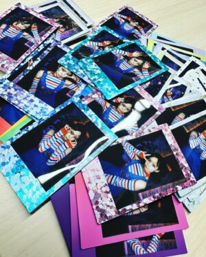 SAKI Instagram - 配信のご視聴ありがとうございました✨
思わぬ再録インスト版Wingsだったり、Lifeはいかがでしたかね。
Wings、リリース10年経つし何かやれたら嬉しいな、と今日弾いていて思いました。

そして今年はチャッキーになりました🔪
これやればよかったなーと今更気づきましたので🤣
楽しく過ごせました。
いつもありがとうございます！！

Thank you for watching the streaming😀🔪

#nemophila_band #marysblood 
#helloween #childplay
