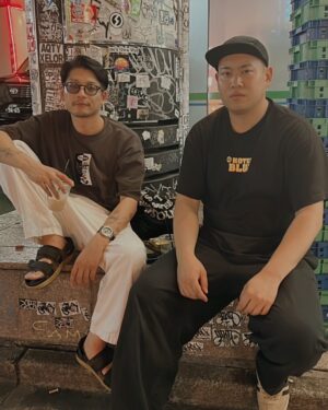 SAM Instagram - 付き合いが長いバチスタ氏。
初めて会った時はピンクのラムネのマイクを片手に一生懸命ラップをしてました。
その時の彼の第一印象は、
"なんだこの変な奴は。。 " 
が率直な感想でした。
ですが付き合いを重ねていくうちに
"なんだこの変なやつは。。" 
と思えるようになりました。
そして7年経った今では色んな面を知り自信を持って
"なんだこの変な奴は。。" と言い切れます。

こんな、どうしようもない文章を最後までお付き合い頂きありがとうございます。

追伸　バチスタと名乗る前はコックピットと言う名前でした。

  PerLife  舟平