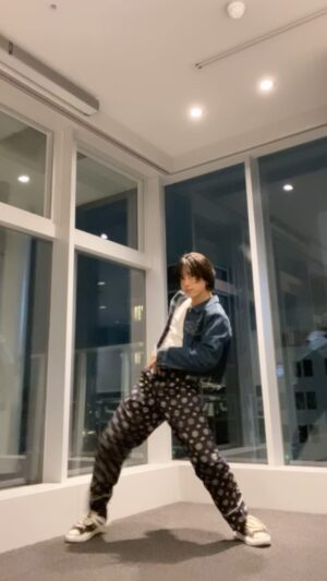 SHIN Instagram - 『Yalan』🕊️🍀

@edis 

#shinchan_style #yalan #edis #turkiye #turkishsong #dance #ダンス