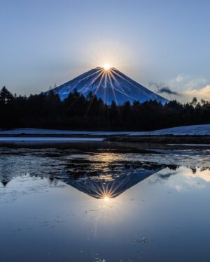 SHOCK EYE Instagram - ここには収まらないくらい沢山の絶景を
 @shockeye_shrinegram と共に観てきた^ ^
そして何よりこのアカウントの皆さんが喜ぶ声が聞きたくて、、、
まだまだ見せたい景色が絶景が沢山ある。
僕の元気が続く限り、
どうぞお付き合いください✨

#絶景 #パワースポット #shrinegram