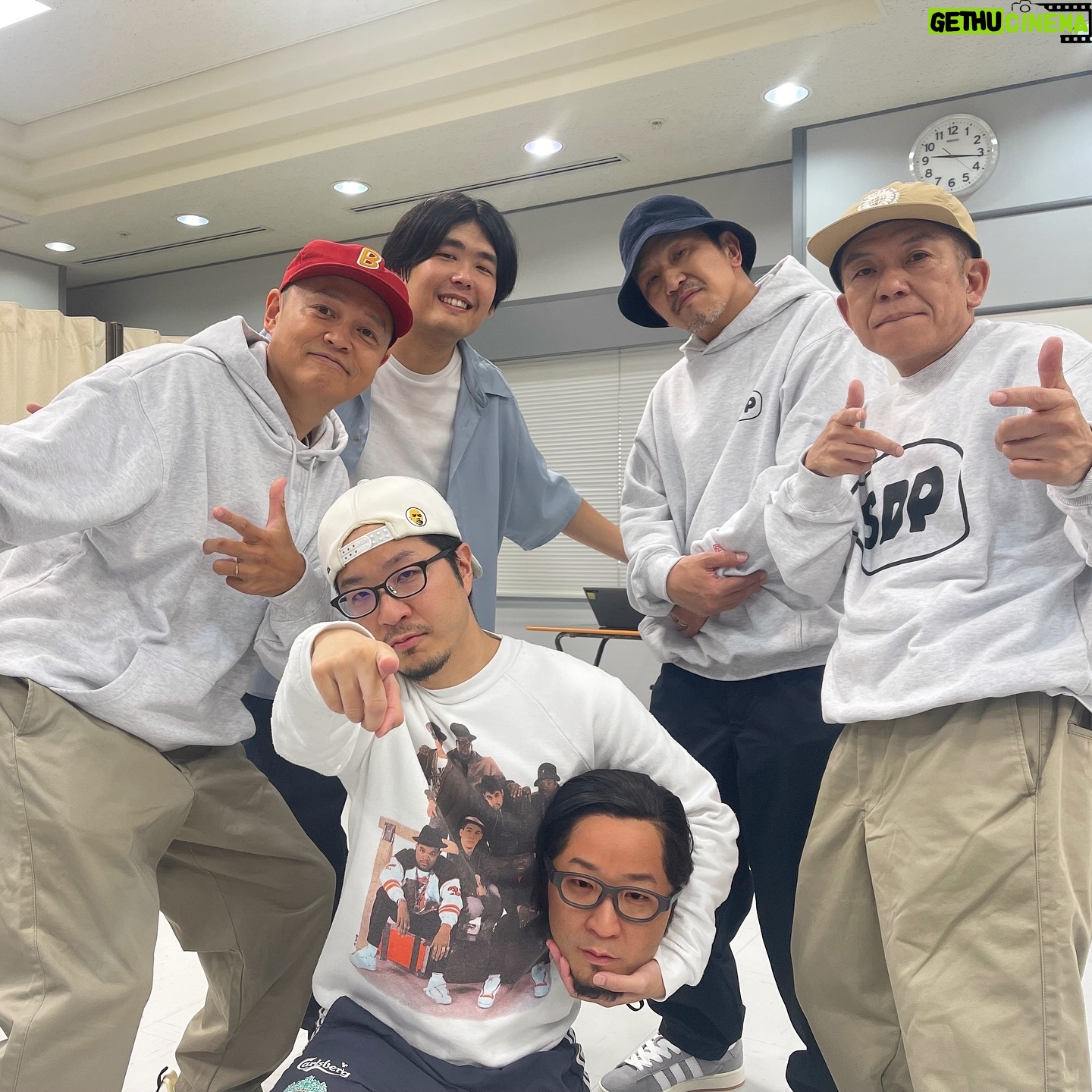 STUTS - 13K Likes - スチャダラパーさんとPUNPEEさんとTBS「ラヴィット!」にサプライズ出演させてもらいました。
サマージャム '95〜Summer Situationのマッシュアップと新曲"Pointless 5"を生演奏させてもらいました。
とても楽しかったです。
PUNPEEさんはご本人でした!
スチャダラパーさんとのジョイントライブ"That's the Joint"は、6/30(日)大阪城音楽堂、7/16(火)Zepp Shinjukuでやらせてもらいますので、ぜひお越し下さい🥁
TVerでも本日の放送が観られるみたいですので、そちらもぜひ📺
ありがとうございました!
#ラヴィット
