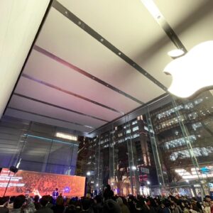 STUTS Instagram - 先日はApple Store表参道さんにてライブさせてもらいました。
日本のApple Store20周年の日に呼んでいただけて嬉しかったです。
シークレットで北里彰久さんとJJJにもゲスト出演してもらえました。
表参道の街を見ながら昔から買い物してたお店でライブするのはとても新鮮な体験でした
お越しいただいた皆さま、ありがとうございました🙏

I performed at Apple Store Omotesando for the 20th anniversary of Apple Store Japan.
Thank you for having me on such a special day🙏
#TodayatApple #shotoniPhone15