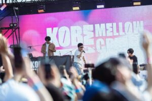 STUTS Instagram - KOBE MELLOW CRUISE 2024、ありがとうございました！！

ゲストにKaneeeくんとSIRUPさん、OMSBさんをお迎えして、高橋佑成くん[Key]、武嶋聡さん[Sax&Flute]とのTrio編成でライブさせてもらいました。

SIRUPさんとはNeed You Badをフェスで初めて一緒にやることができました。
とても楽しかったです🥁

観てくださった方、有難うございました！