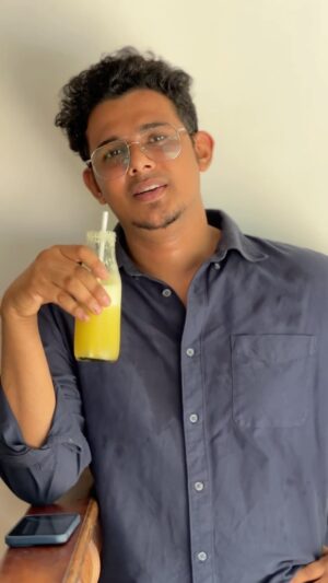 Saaf Instagram - വെറുതെ സീൻ മോനെ🤣😳
Mention Those friends 🥗
@saafboi 
@anuuveee 
📷 @jn_honai