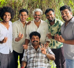 Saaf Instagram - ഒരെണ്ണം അല്ല. നാലെണ്ണം കയ്യീന്ന് ഇട്ടിട്ടുണ്ട്🥴🤣 
കുഞ്ഞുണ്ണി സ്ളേയ്ട്🔥 വിനു സാർ സ്പോയ്ൽട്