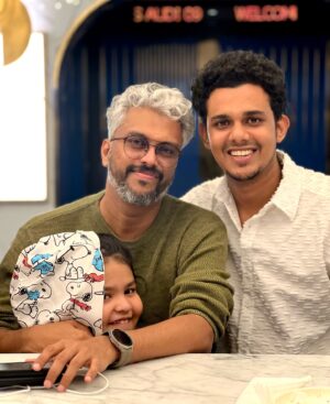 Saaf Instagram - എടാ സാഫെ. ബേസിലിന്റെ അനിയൻ ആയിട്ട് ഒരു പരിപാടി ചെയ്യാൻ ആണ്‌. ഒരു ക്യൂട്ട് അനിയൻ കുട്ടൻ പരിപാടി. നിനക്ക് ചെറിയ ബേസിൽ ചായ ഉണ്ട്. പിന്നെ ഈ പടത്തിൽ നോർമൽ ആയിട്ടുള്ള ഒരാൾ നീ മാത്രം ആണ് . ബാക്കി എല്ലാർക്കും ചെറിയ വട്ടുണ്ട്. so നീ അതങ്ങ് പിടിച്ച് ചെയ്താ മതി. ബാക്കി ദീപു നിന്നെ വിളിച്ച് പറയും❗️
നന്ദിയുണ്ട് വിപിൻ ചേട്ടാ🫂😅 @vipindashb
നന്ദിയുണ്ട് ദീപുച്ചേട്ടാ 🫂♥️ @deepu.pradeep_