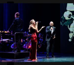 Saara Pius Instagram - Aitäh selle imelise seikluse eest ja suured tänud kutsumast Teater Vanemuine ja @martinsildos ning loomulikult kogu meie lahe kamp - kummardan, aitäh!❤️🫶🏻
Veelgi enam oli nii suur rõõm näha saale pungil täis imelist publikut, aitäh, et käisite meid kuulamas/vaatamas!🥰🥰

See oli minu jaoks nii suur väljakutse. Pool aastat närveerimist, keerulised lood, orkester, professionaalid mu ümber, jalgade ja südamevärinal lavale astumised, but i did it! 🤪💪 
Pane ennast proovile, tee seda mis sul käe värisema paneb, ära anna alla, usu endasse ja nii sa kasvad ja arened!🤭🫣🥰 

@vanemuine @rasmusqll @koittoomeofficial @simobreede @martinsildos #filmimuusikagala