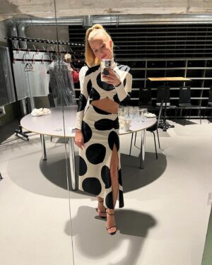 Saara Pius Instagram - Õhtujuhi backstage life🤓😅 
📸📸📸📸📸📸📸📸

@lillijahilo @hendrixmakeupeffects @sigridkuusk @kennethbrlin