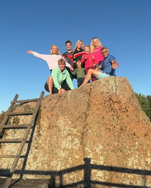 Saara Pius Instagram - Hiiumaa🧡

@melinasainast @silviasainast @mpius