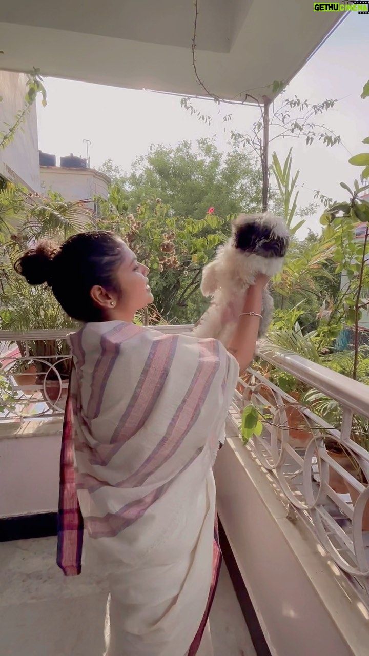 Saayoni Ghosh - 6.4K Likes - A moment with #LilOreo #Tuktuk
❤️✨💚