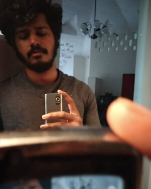 Sabareesh Sajjin Instagram - ശാസ്ത്രം വളർന്നപ്പോൾ പെട്ടിയിലായ ഒരു 2008 model വർണ്ണപ്പട്ടം. 
मेरा पहला फोन