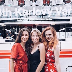 Sabina Dlouhá Instagram - Vzpomínka na Vary ❤️
.
#karlovyvary #internationalfilmfestival #film #movie #red #redcarpet #white #smile #actor #woman #girl #blonde #vsiti #black #girls #check0648